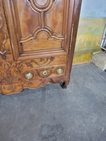 armoire Luigi XV dell'est della Francia — Ottimo stato