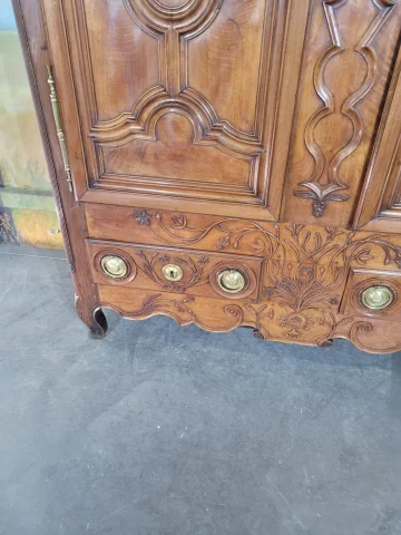 armoire Luigi XV dell'est della Francia — Ottimo stato