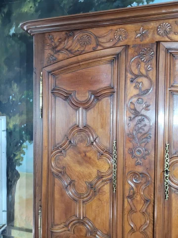 armoire Luigi XV dell'est della Francia — Ottimo stato