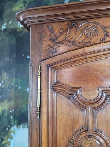 armoire Luigi XV dell'est della Francia — Ottimo stato