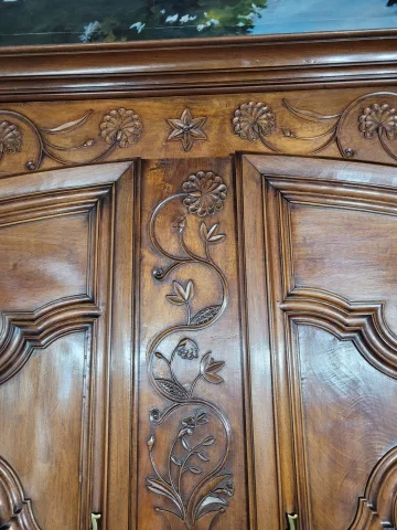 armoire Luigi XV dell'est della Francia — Ottimo stato
