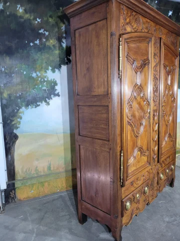 armoire Luigi XV dell'est della Francia — Ottimo stato
