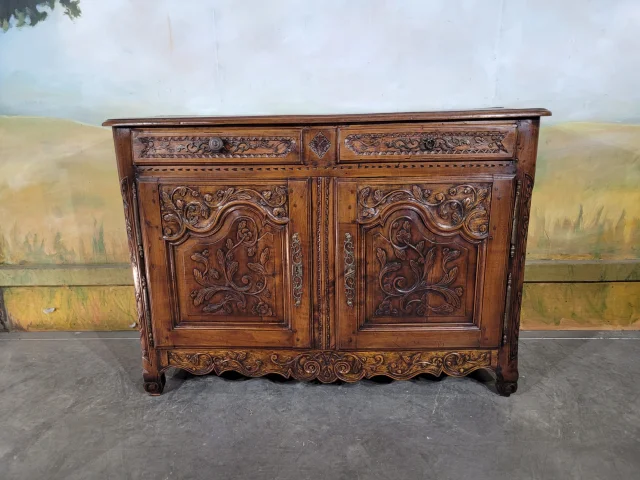 Buffet bas Louis-XV-Anrichte aus Nussbaum — Sehr guter Zustand
