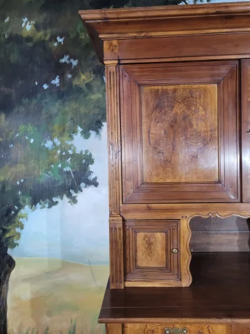Buffet de dos cuerpos bressano en olmo y nogal — Muy buen estado