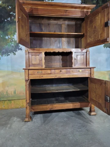 Buffet de dos cuerpos bressano en olmo y nogal — Muy buen estado