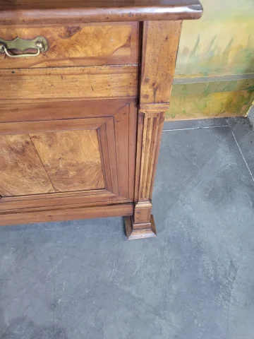 Buffet de dos cuerpos bressano en olmo y nogal — Muy buen estado