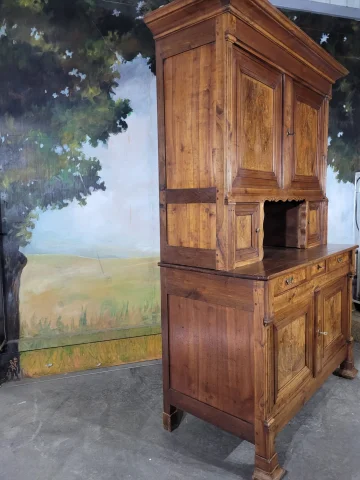 Buffet de dos cuerpos bressano en olmo y nogal — Muy buen estado