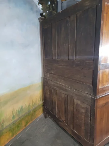 Buffet de dos cuerpos bressano en olmo y nogal — Muy buen estado