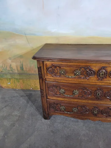 Kommode der Louis-XV-Epoche in Nussbaum — Sehr guter Zustand