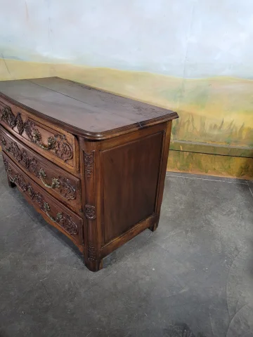 Kommode der Louis-XV-Epoche in Nussbaum — Sehr guter Zustand