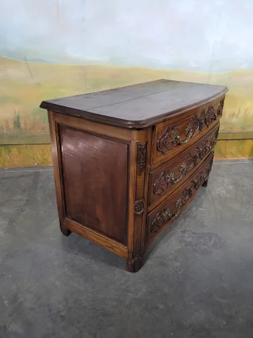 Kommode der Louis-XV-Epoche in Nussbaum — Sehr guter Zustand