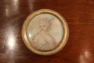 IVORY BOX