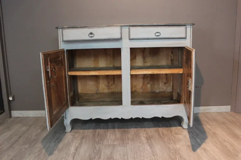 Bahut Louis XV en bois polychrome