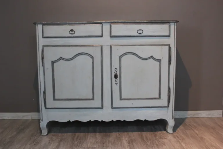 Bahut Louis XV en bois polychrome