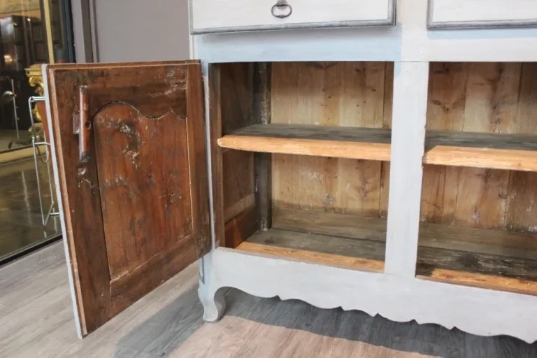 Bahut Louis XV en bois polychrome