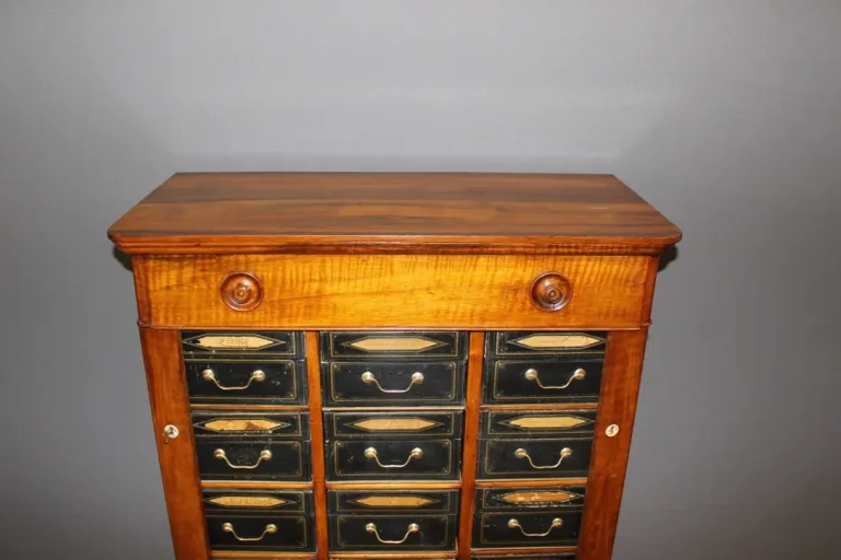Cartonnier d'époque Restauration en noyer