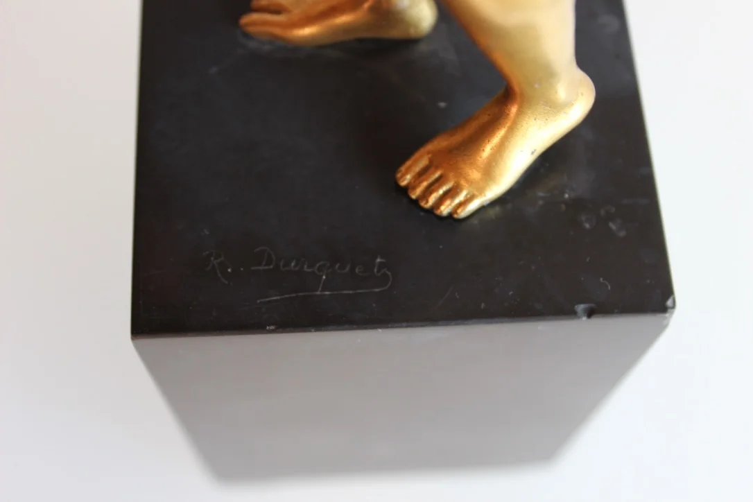 Sculpture de femme en bronze par Durquet