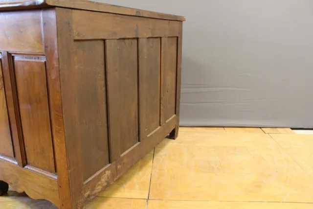 Commode arbalète en noyer XVIII siècle