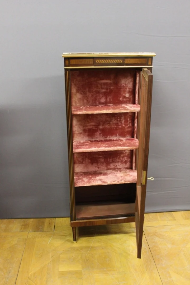 GABINETE DE VISUALIZACIÓN DE ESTILO LOUIS XVI