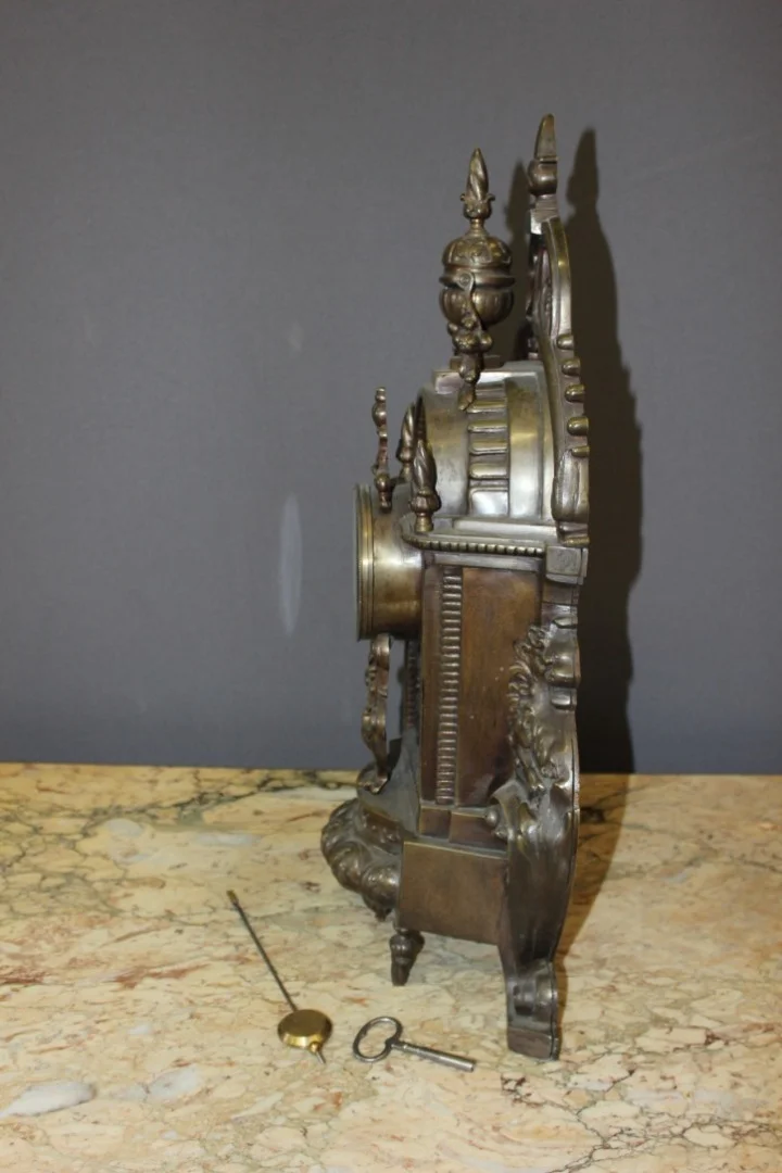 Pendule en bronze d'époque Napoléon III