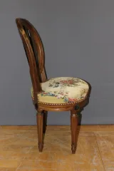 Suite de six chaises Louis XVI en noyer fin XVIII