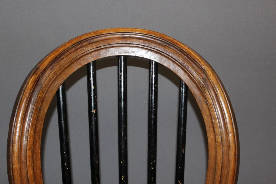 Suite de six chaises Louis XVI en noyer fin XVIII