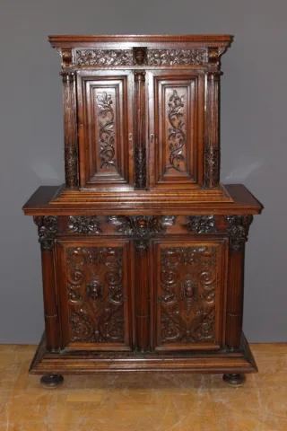 Buffet Deux Corps à Retrait En Noyer XVII