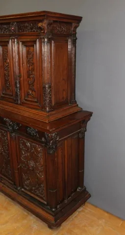 Buffet Deux Corps à Retrait En Noyer XVII