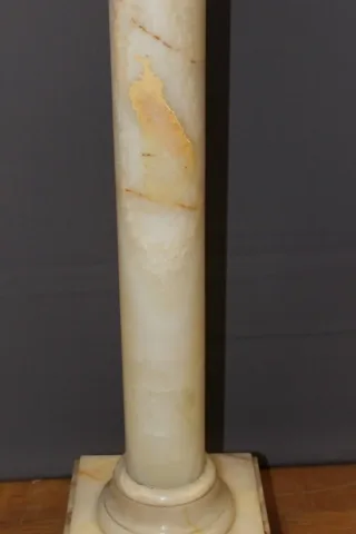 Onyx Presentation Column With Swivel Top