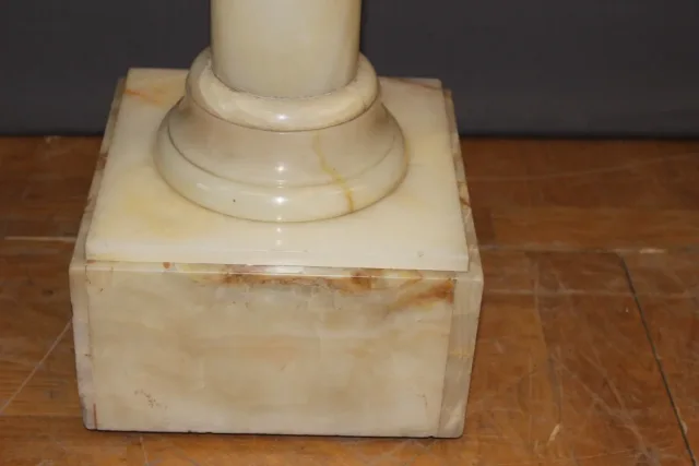 Onyx Presentation Column With Swivel Top