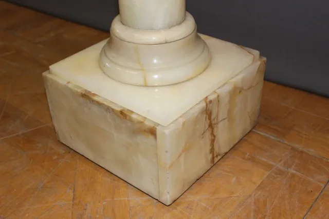 Onyx Presentation Column With Swivel Top