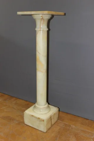Onyx Presentation Column With Swivel Top