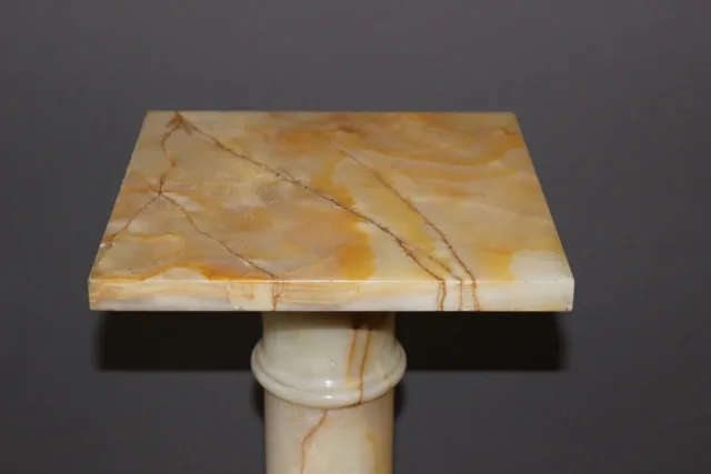 Onyx Presentation Column With Swivel Top