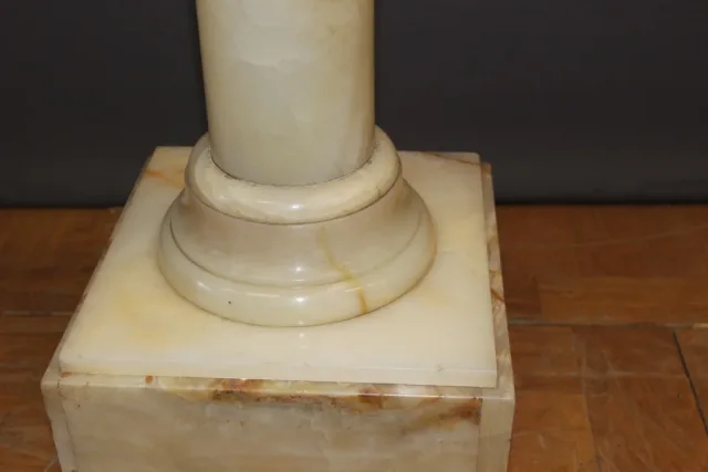 Onyx Presentation Column With Swivel Top
