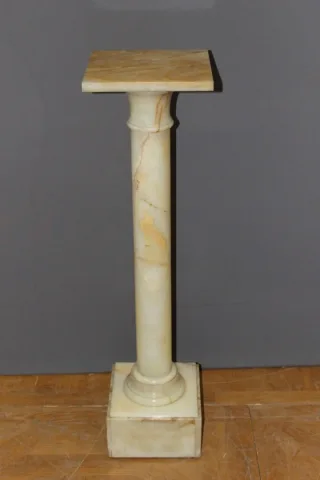 Onyx Presentation Column With Swivel Top