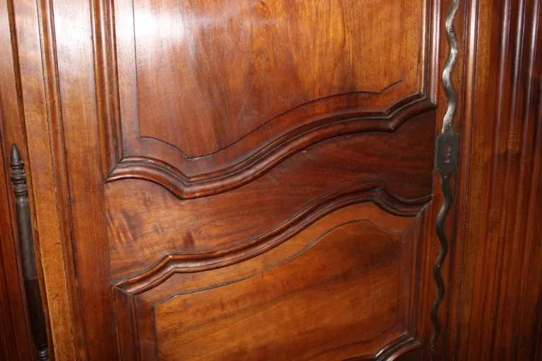 Armoire Provençale de mariage en noyer début XIX