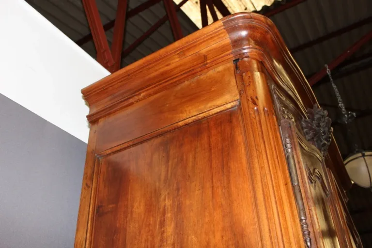 Armoire Provençale de mariage en noyer début XIX