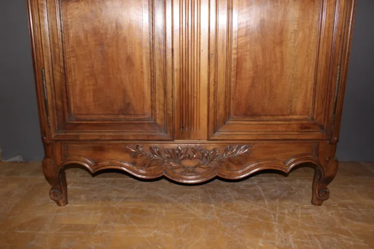 Armoire Provençale de mariage en noyer début XIX