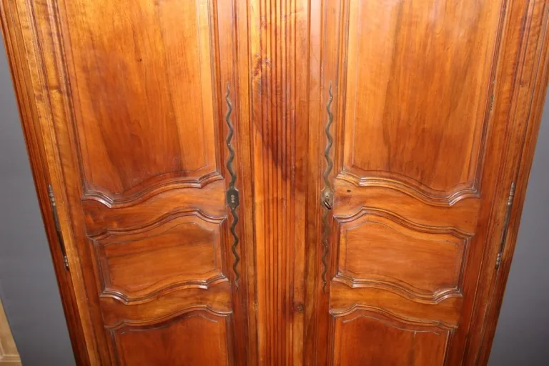 Armoire Provençale de mariage en noyer début XIX
