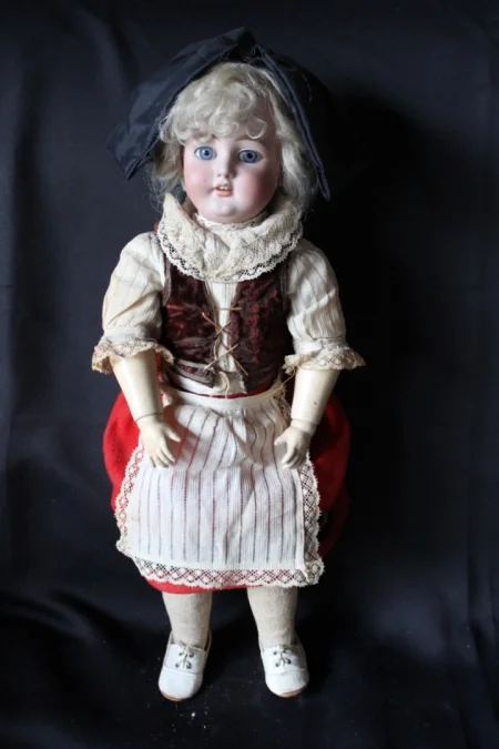 Poupée tête porcelaine marqué S&C germany