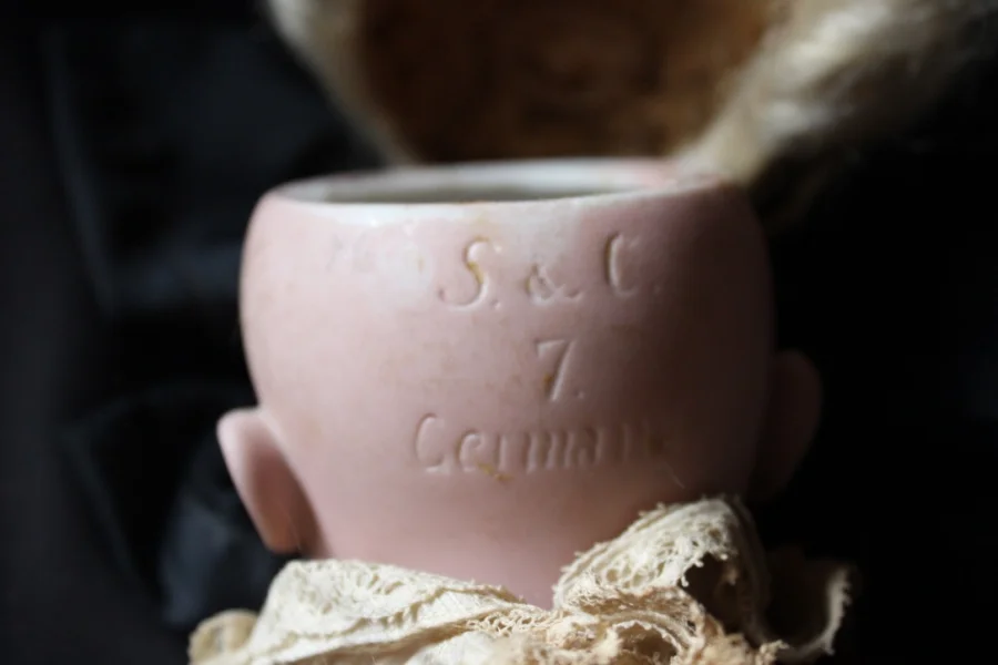 Poupée tête porcelaine marqué S&C germany