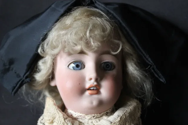 Poupée tête porcelaine marqué S&C germany