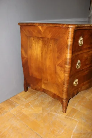 Louis XV Commode In Walnut Marquetry XVIII