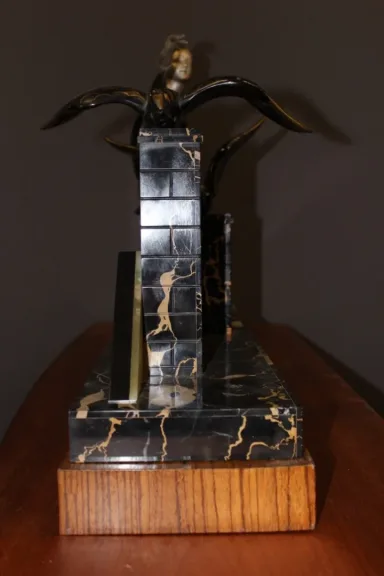 Importante Sculpture d'époque Art Déco La Femme Au Cigognes