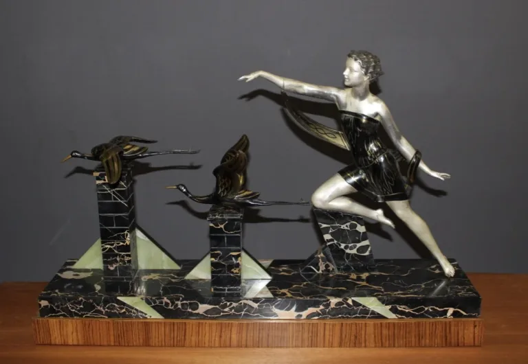 Importante Sculpture d'époque Art Déco La Femme Au Cigognes