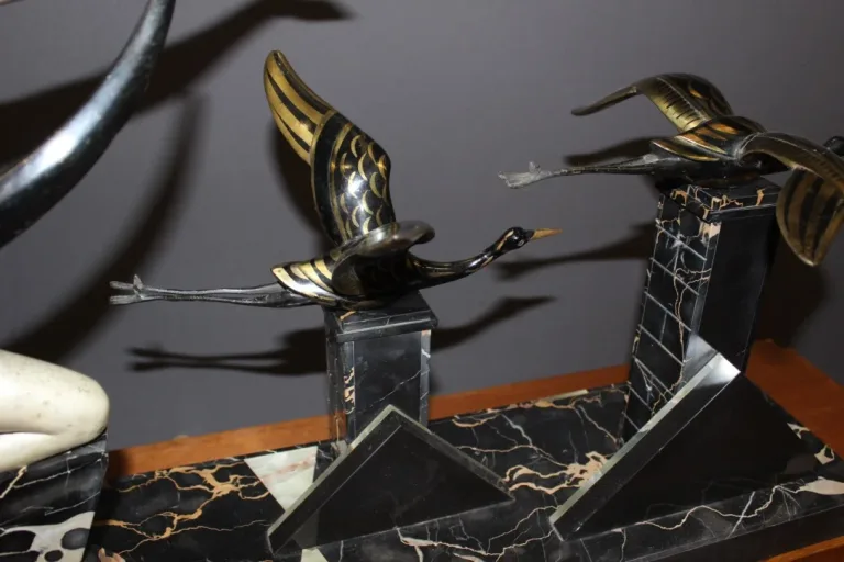 Importante Sculpture d'époque Art Déco La Femme Au Cigognes