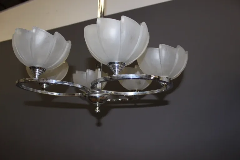 Lustre d'époque Art Déco en chrome et verre pressé