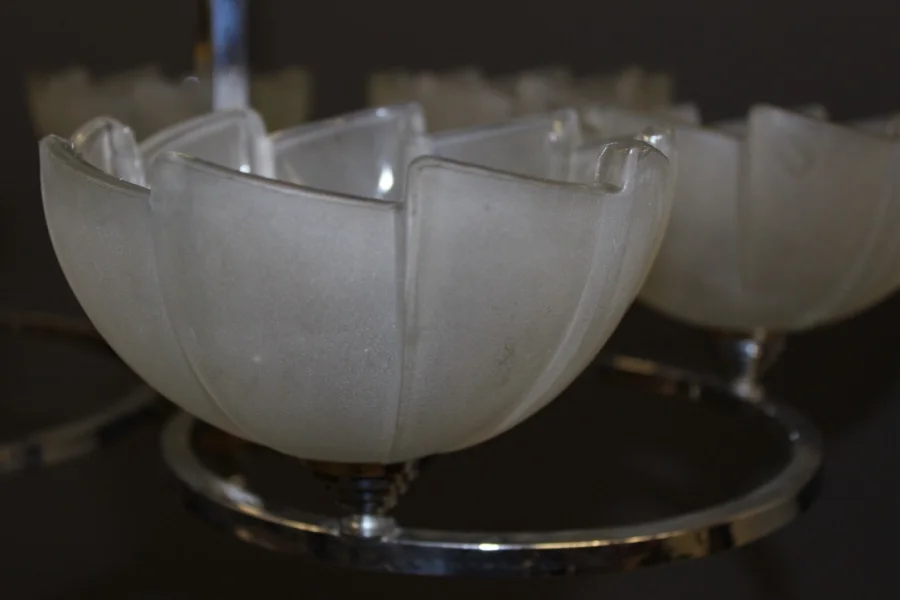 Lustre d'époque Art Déco en chrome et verre pressé