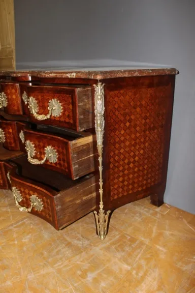 Commode arbalète Louis XIV en marqueterie de cube