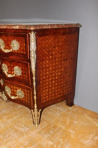 Commode arbalète Louis XIV en marqueterie de cube